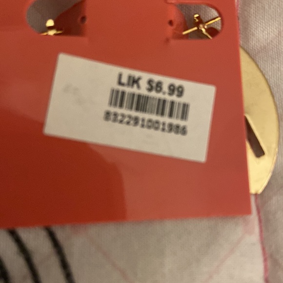 Earrings with a k on them - Picture 2 of 2